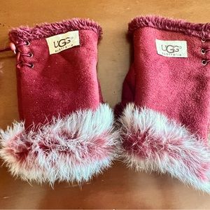 UGG 100% Sheepskin and Fur Red Fingerless Women’s Gloves OS Pom Poms